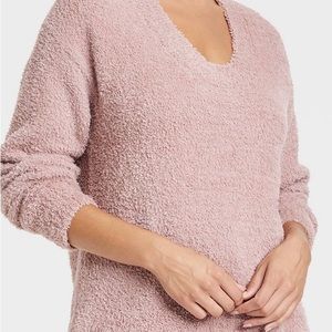 Women’s feather pull over top. Mauve size small